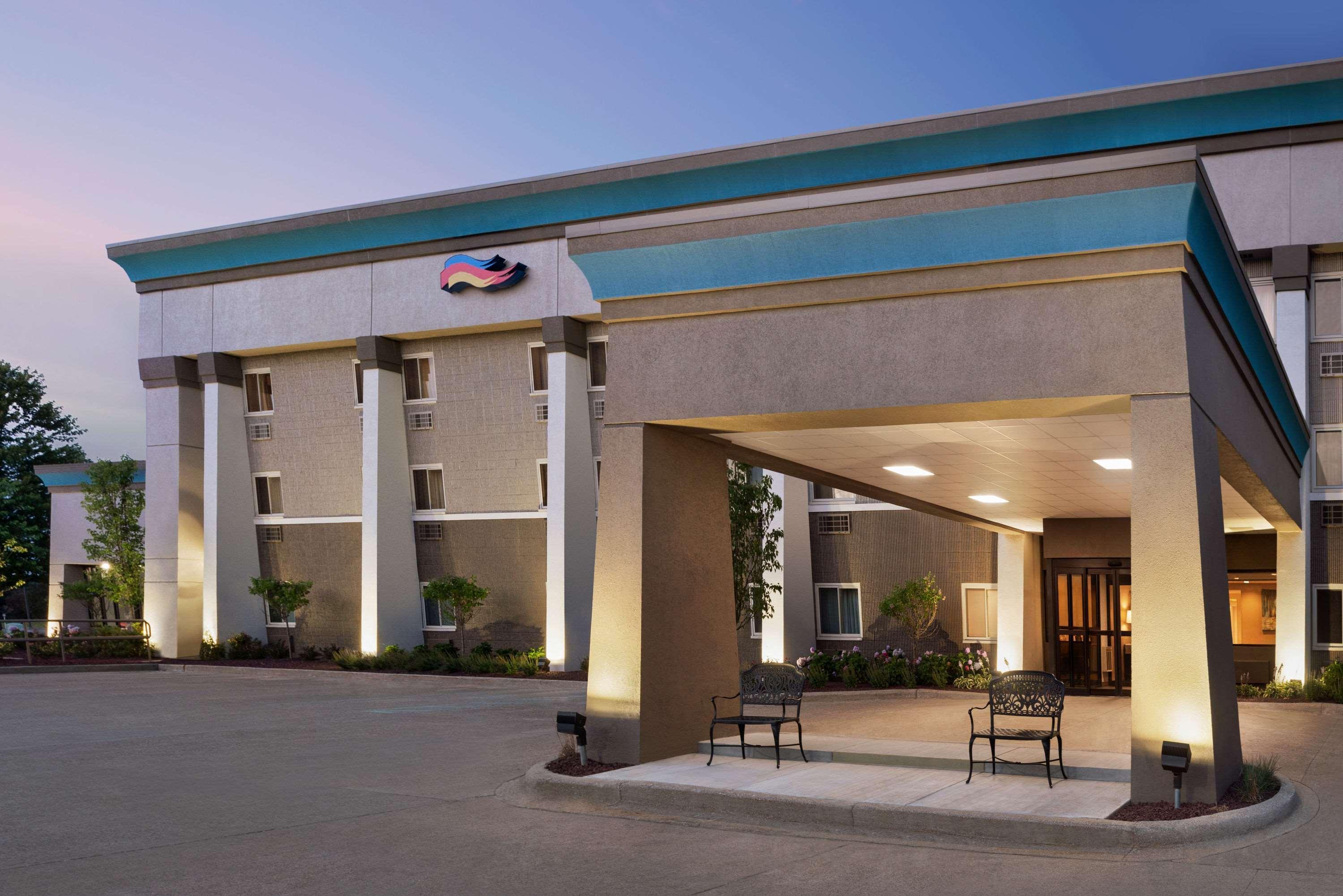 Baymont By Wyndham Mt. Pleasant Hotel Mount Pleasant Exterior photo