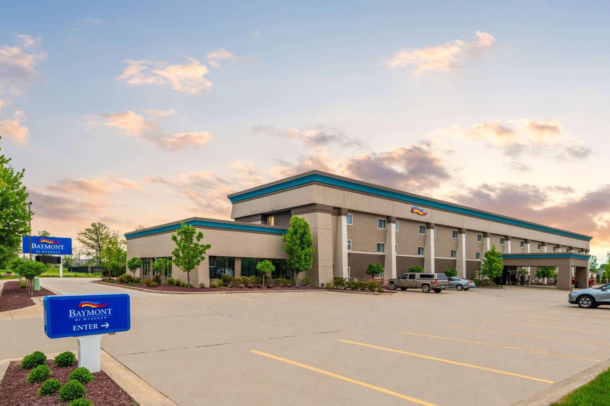 Baymont By Wyndham Mt. Pleasant Hotel Mount Pleasant Exterior photo