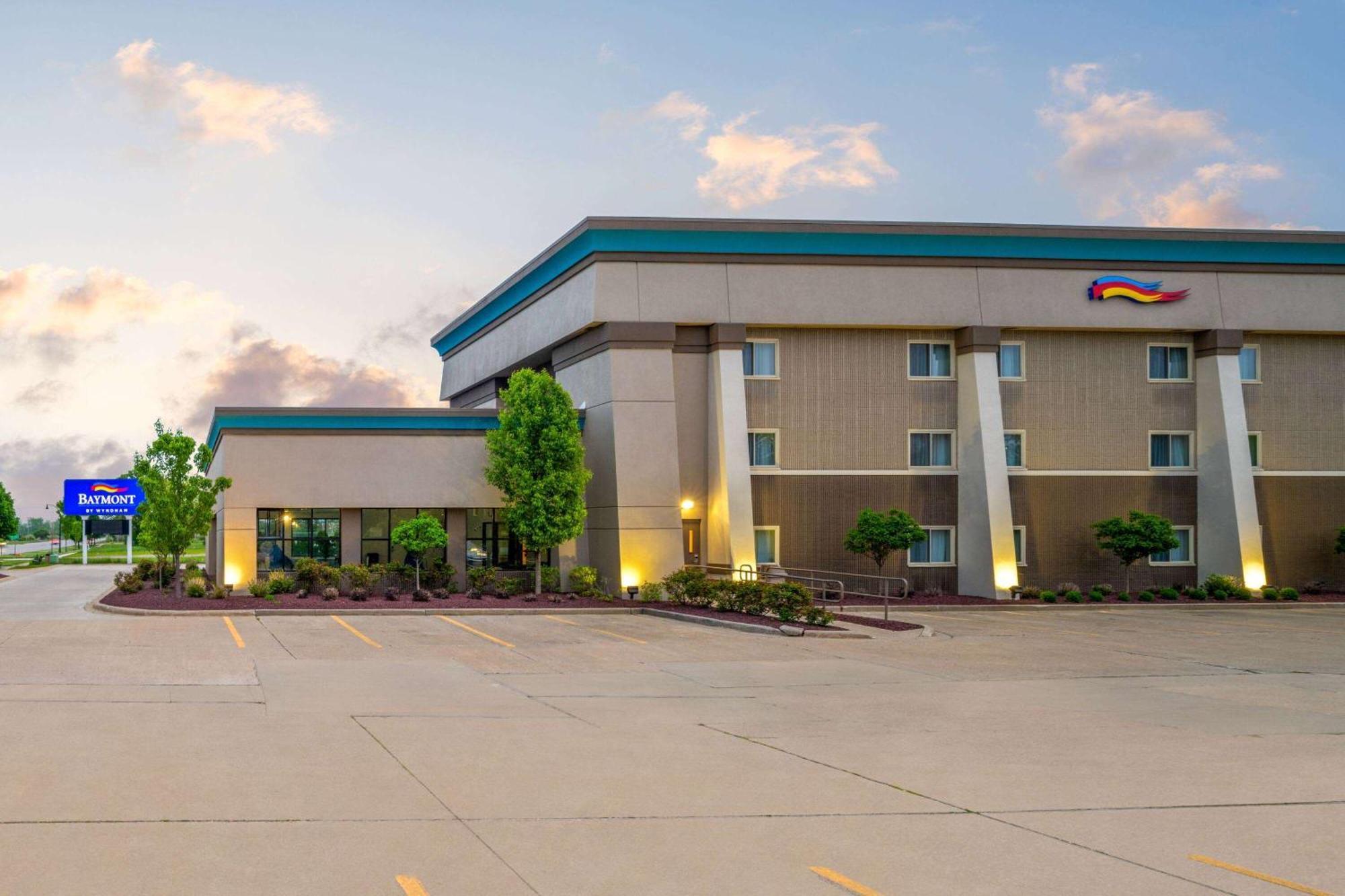 Baymont By Wyndham Mt. Pleasant Hotel Mount Pleasant Exterior photo