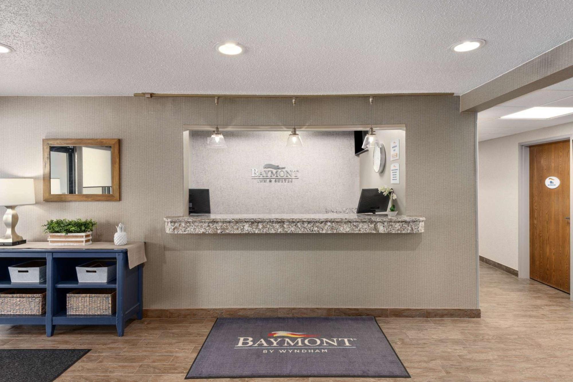 Baymont By Wyndham Mt. Pleasant Hotel Mount Pleasant Exterior photo
